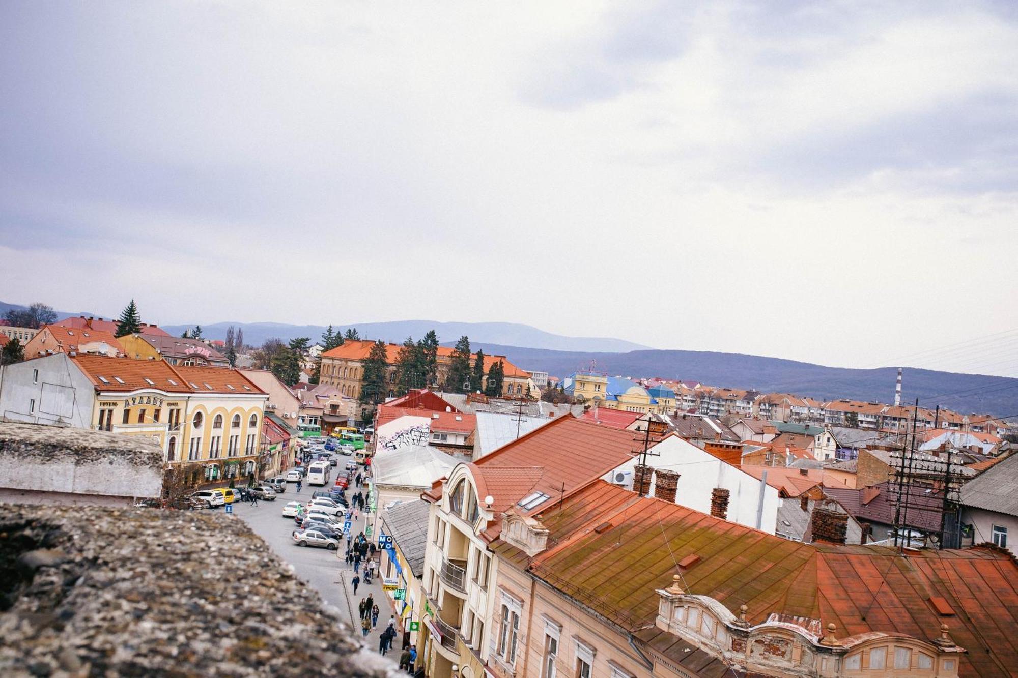 Historical Center Apartment Uzhhorod Bagian luar foto