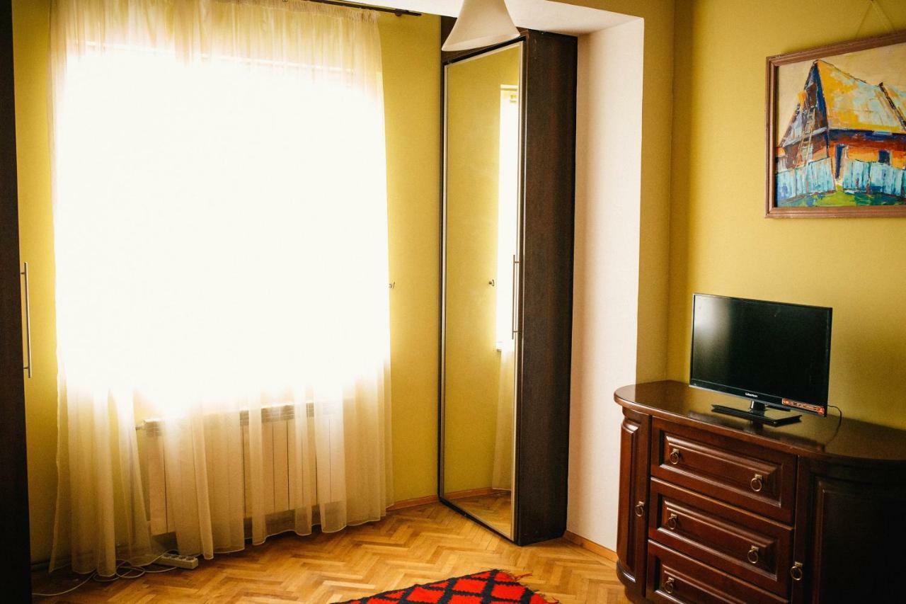 Historical Center Apartment Uzhhorod Bagian luar foto