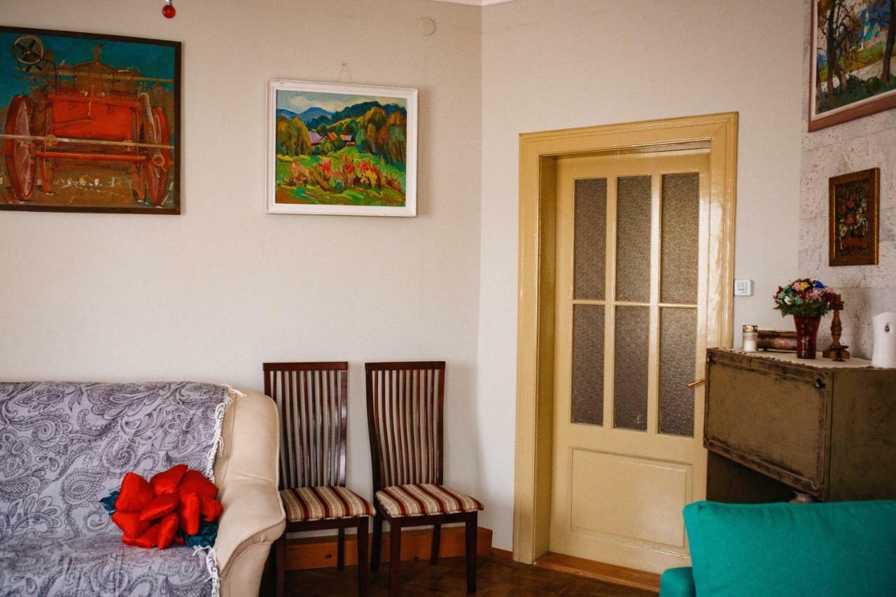 Historical Center Apartment Uzhhorod Bagian luar foto