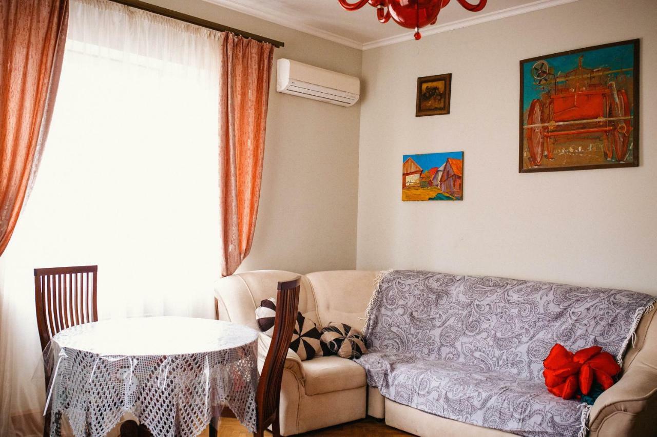 Historical Center Apartment Uzhhorod Bagian luar foto