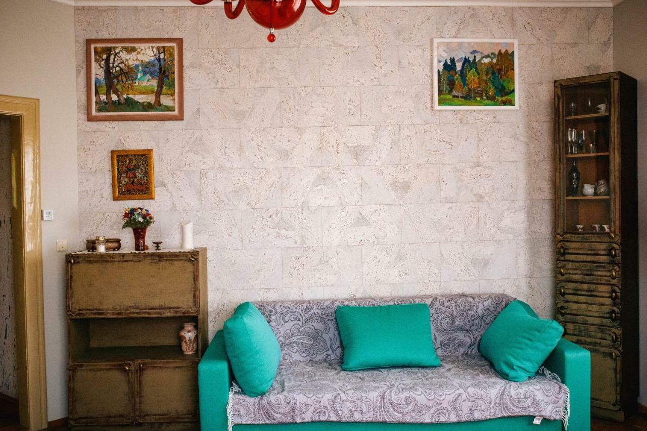 Historical Center Apartment Uzhhorod Bagian luar foto