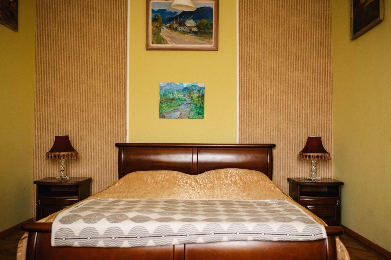 Historical Center Apartment Uzhhorod Bagian luar foto