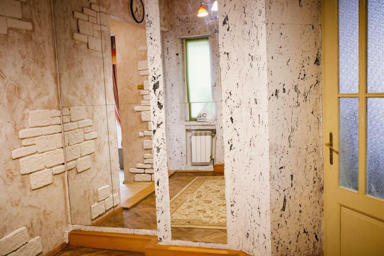 Historical Center Apartment Uzhhorod Bagian luar foto